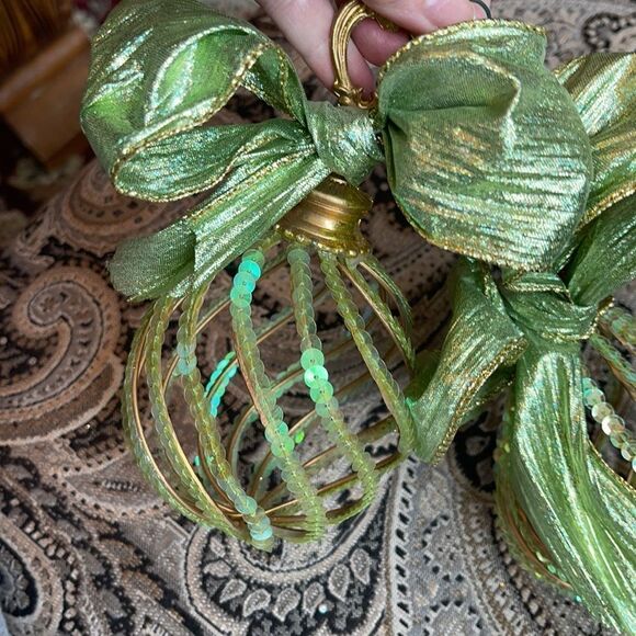 2 EXQUISITE Open Weave Green Glittery Pears! - Picture 1 of 14